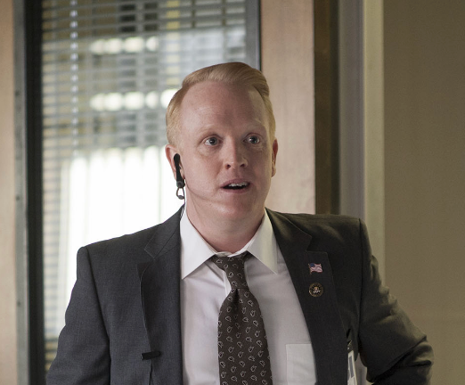 Owain Rhys Davies como Agente Wilson em 'Twin Peaks: O Retorno'