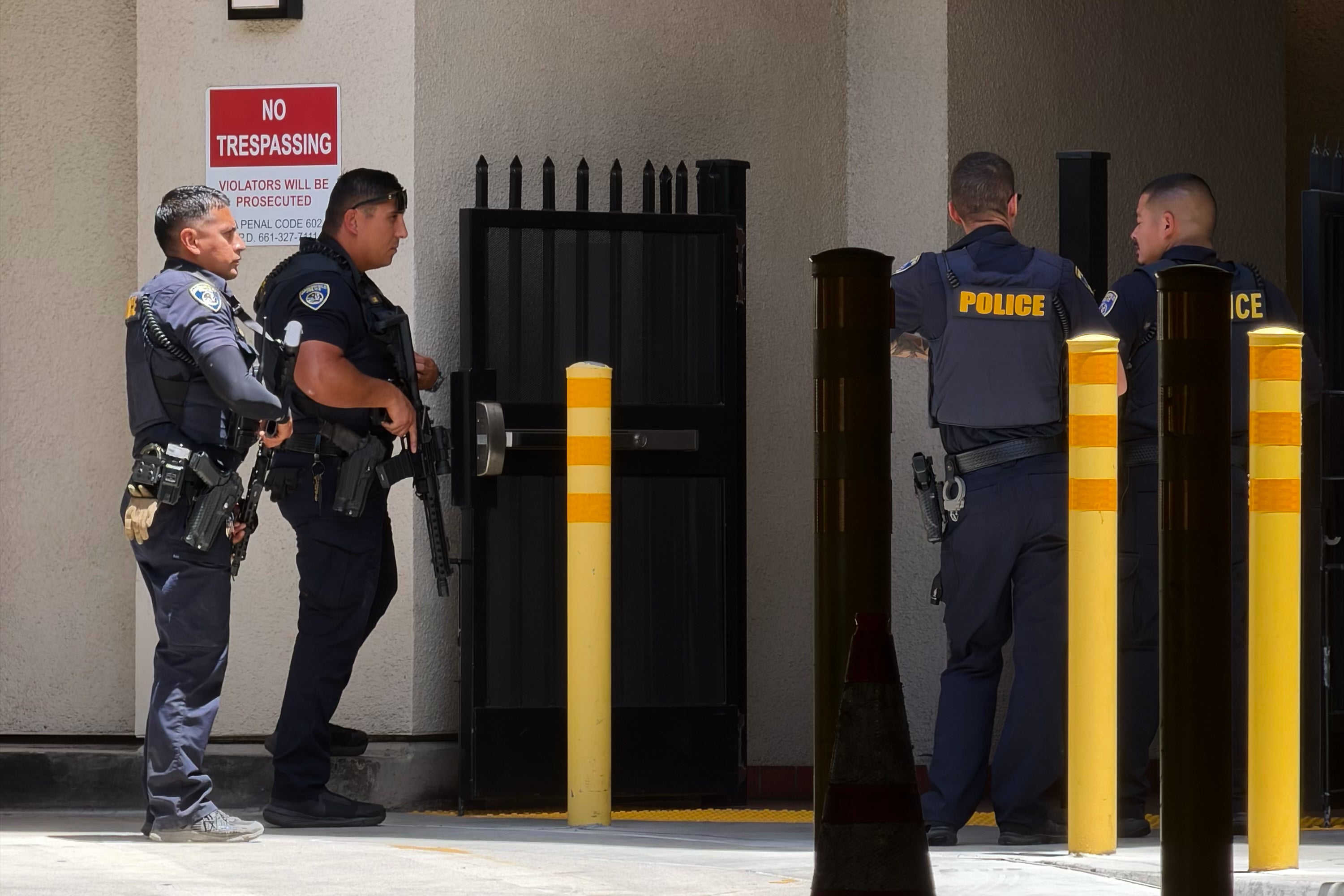 CALIFORNIA-BANCO-HOMBRE ATRINCHERADO