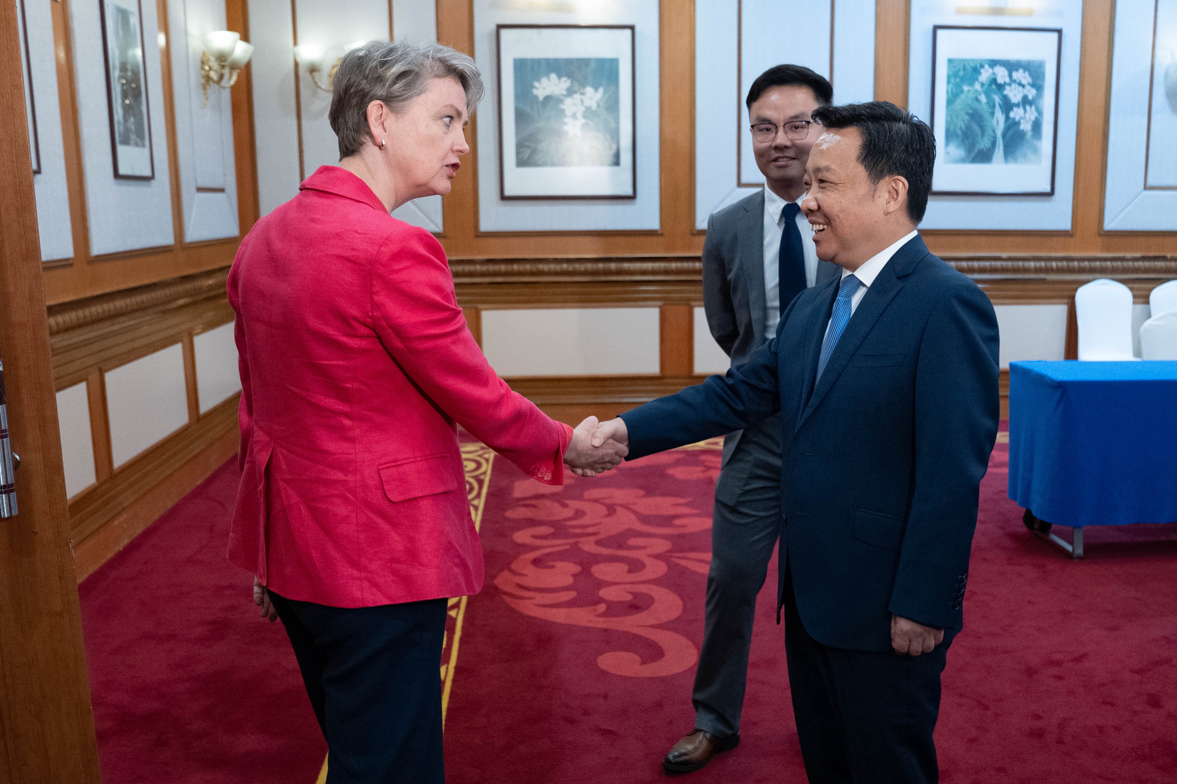Yvette Cooper with Shenzhen party secretary Jin Lei (PA)