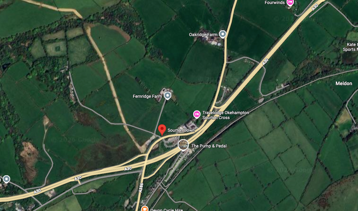 El helicóptero se estrelló en un campo cerca de Sourton Down, cerca de Okehampton.