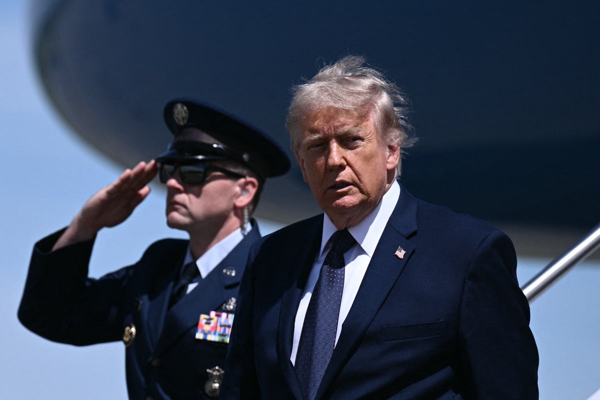 Remédio para queda de cabelo que Trump tomou durante o primeiro mandato, visivelmente ausente do último relatório médico