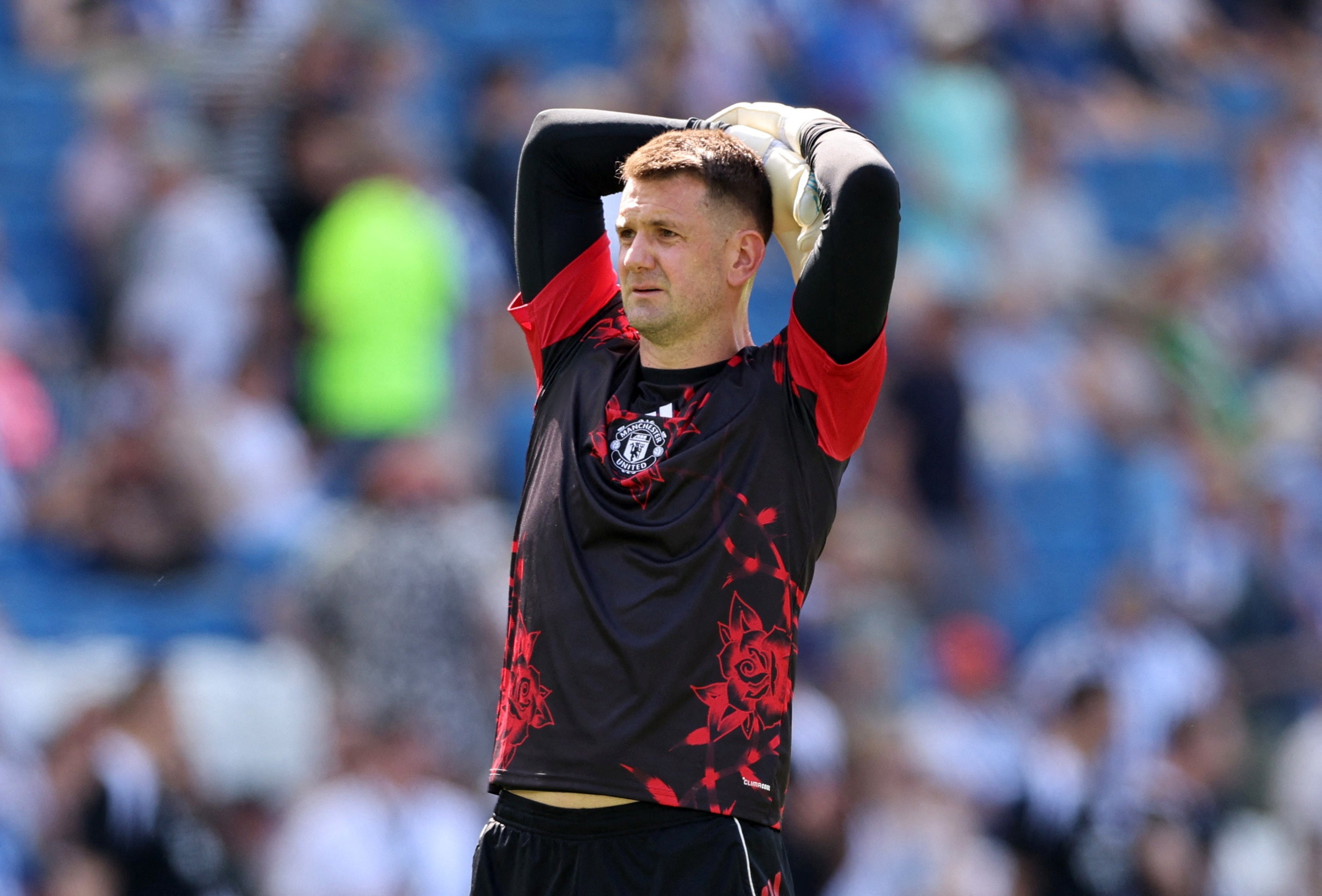 Tom Heaton has extended his stay at Manchester United