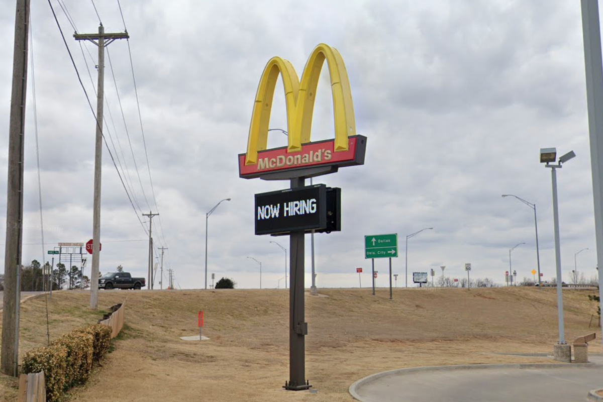 Teen sues McDonald’s franchise over harassment by accused murderer on their kitchen crew Teen sues McDonald’s franchise over harassment by accused murderer on their kitchen crew