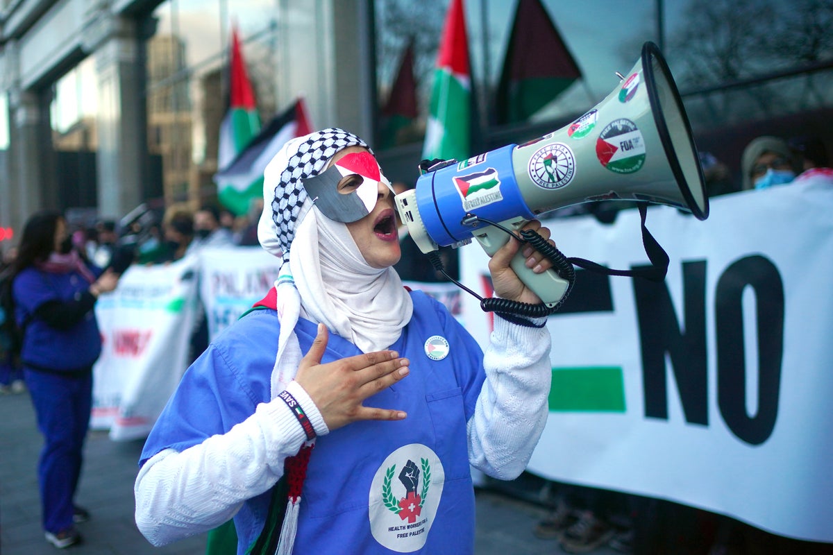 NHS staff should not wear pro-Palestine badges on uniforms, review recommends NHS staff should not wear pro-Palestine badges on uniforms, review recommends