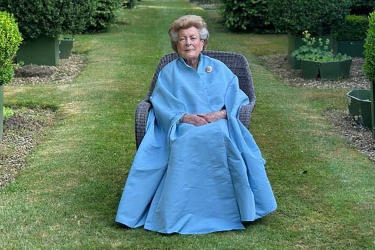 A cunhada e confidente da rainha Elizabeth, Lady Pamela Hicks, morre aos 97 anos