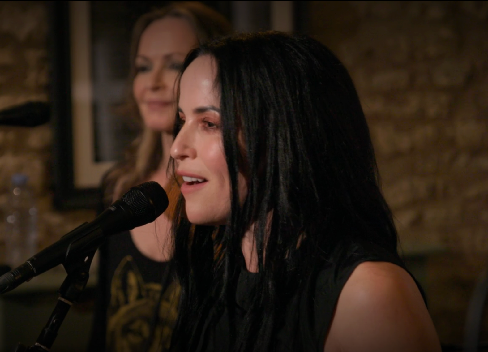 The Corrs performed a gig at Jeremy Clarkson's pub (Prime Video)