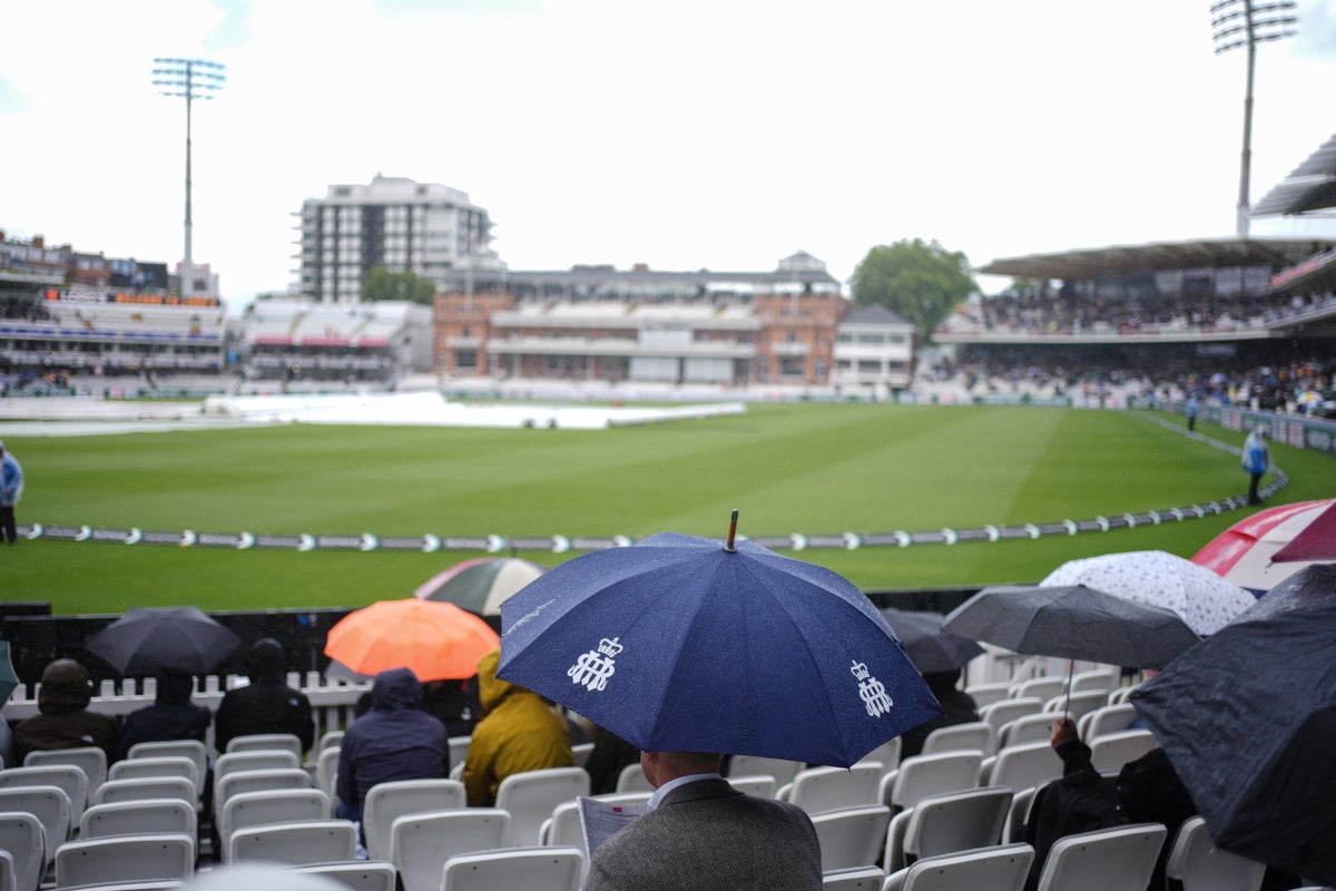 Nasser Hussain questions ‘bizarre’ lunch decision as rain interrupts England’s Test against New Zealand Nasser Hussain questions ‘bizarre’ lunch decision as rain interrupts England’s Test against New Zealand