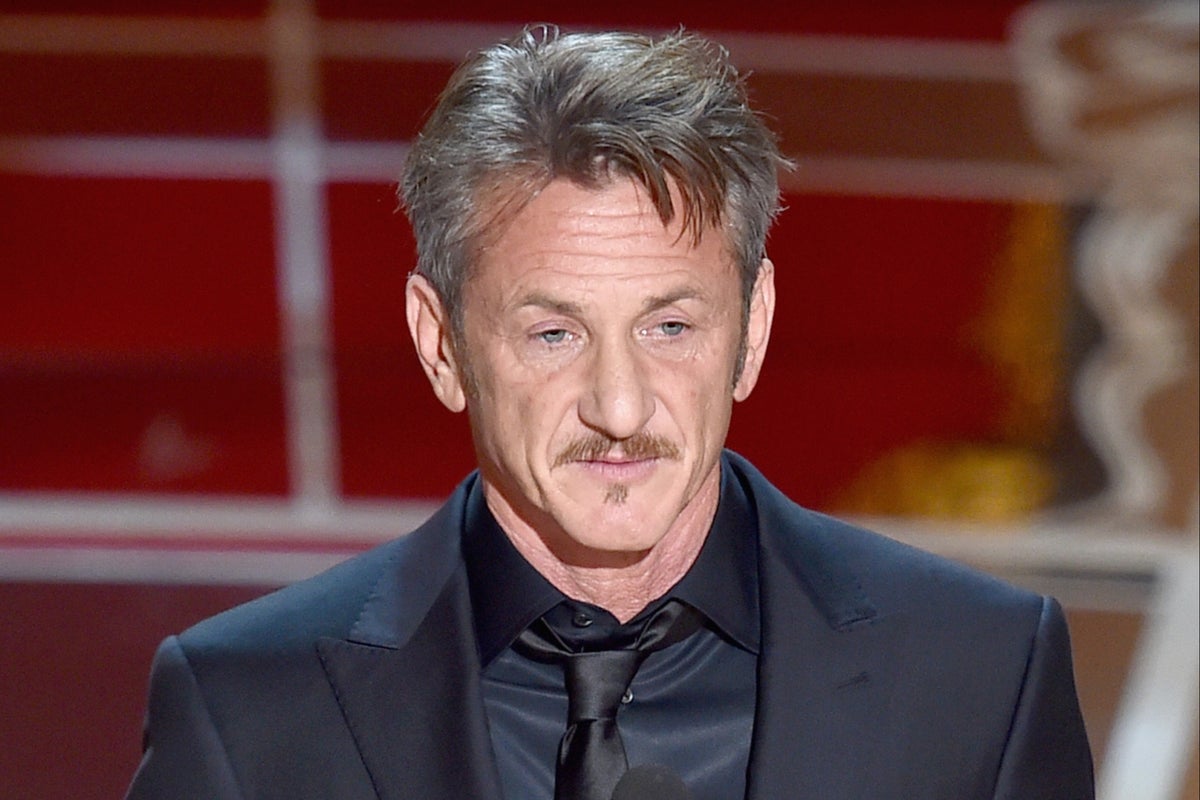 Sean Penn reveals why he’ll never take a selfie, even with a ‘Holocaust grandmother and her 6-year-old paraplegic’ – UK Times Sean Penn reveals why he’ll never take a selfie, even with a ‘Holocaust grandmother and her 6-year-old paraplegic’ – UK Times