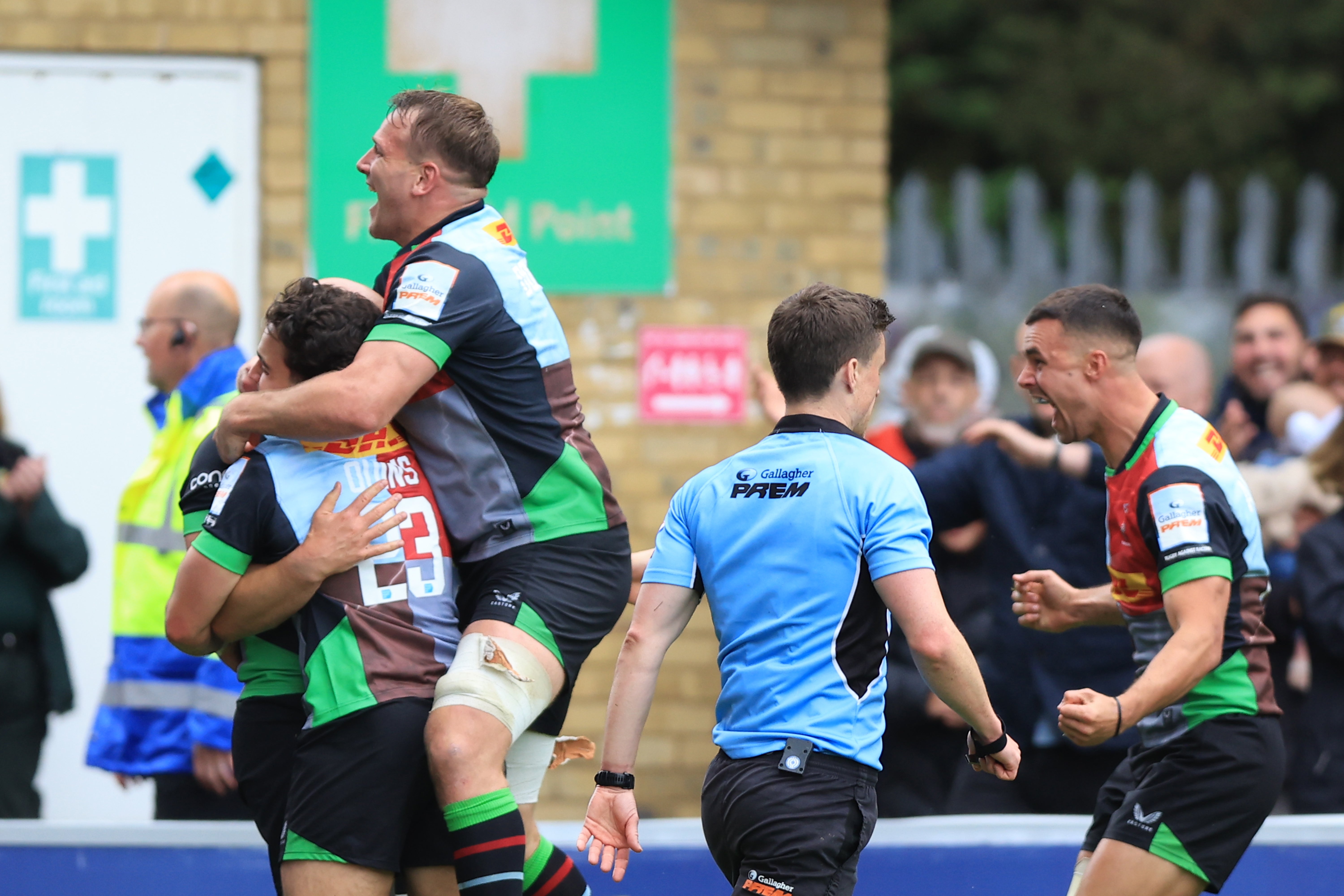 Harlequins' Tom Lawday (left) celebrates with teammates scores a try during the Gallagher PREM match at Twickenham Stoop