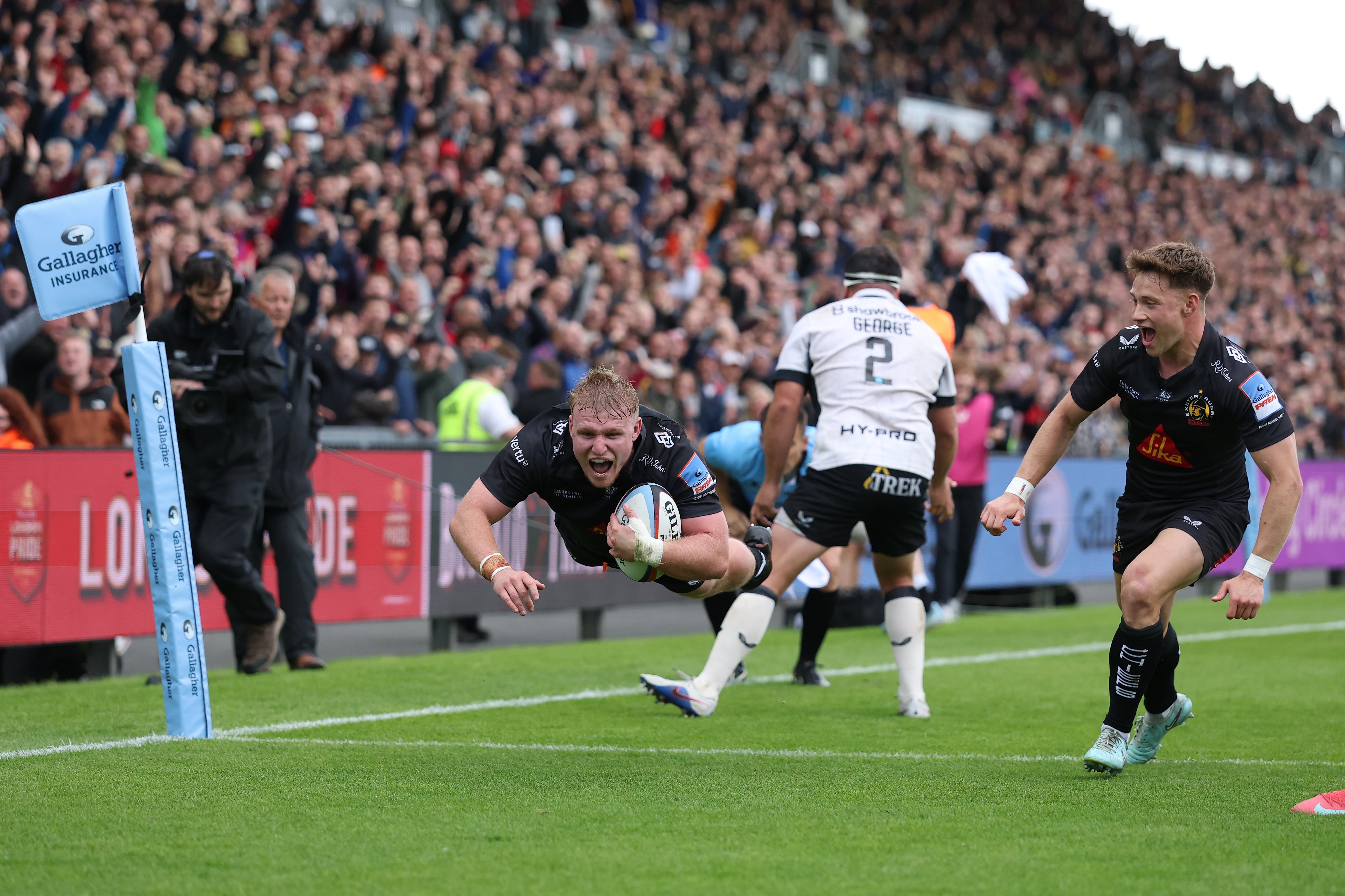 Exeter beat Saracens at Sandy Park to take the final place in the semi-finals