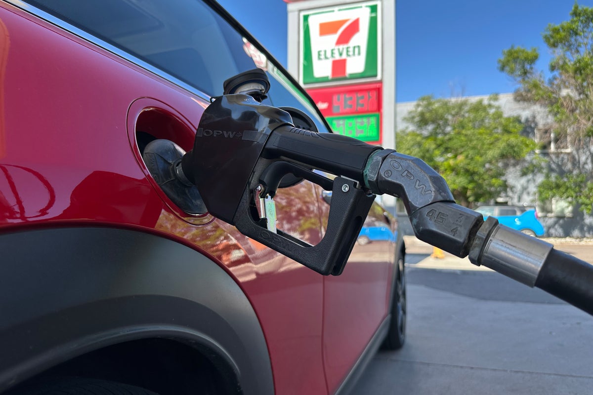 From unfilled gas tanks to fewer frills, retailers see US consumers rethink their spending – UK Times From unfilled gas tanks to fewer frills, retailers see US consumers rethink their spending – UK Times