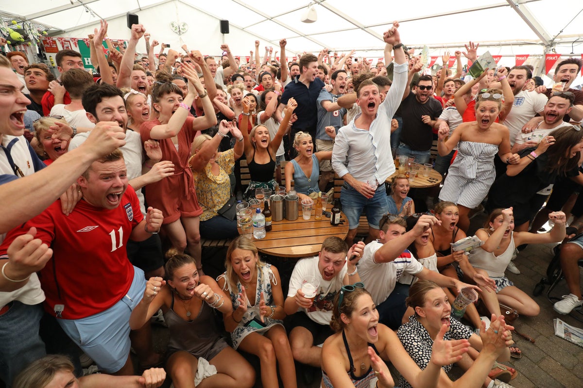 ‘Fun police’ must not block World Cup pub screenings, minist