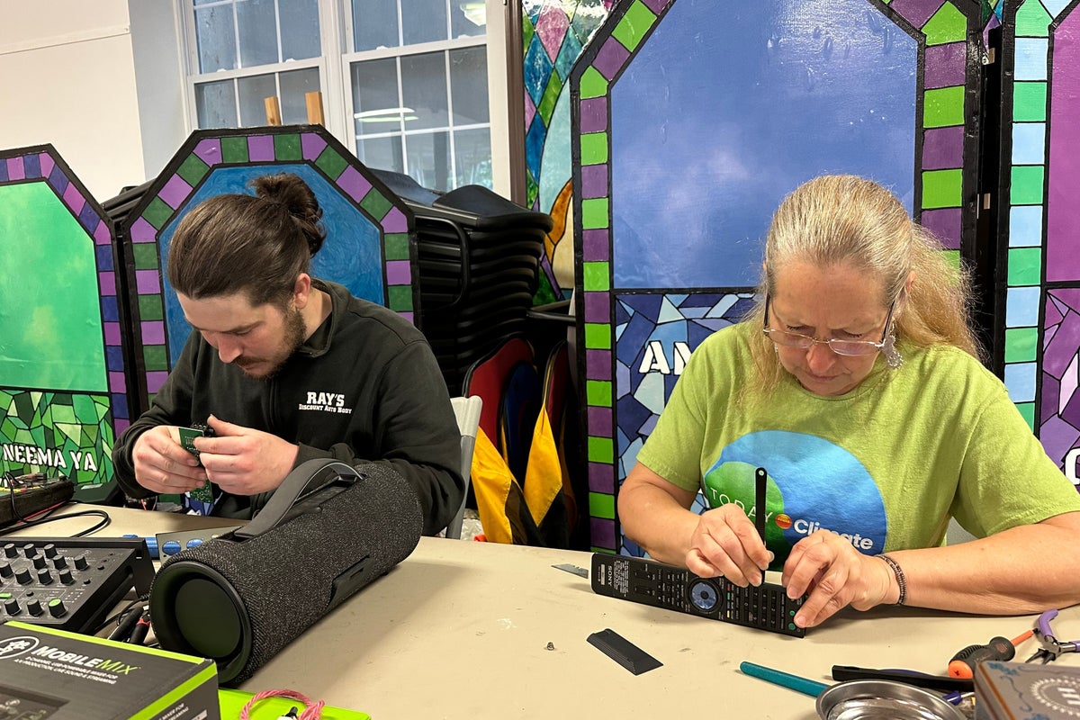 Broken speaker? Finicky zipper? Anticonsumerist Repair Cafes urge you to fix it instead of pitch it – UK Times