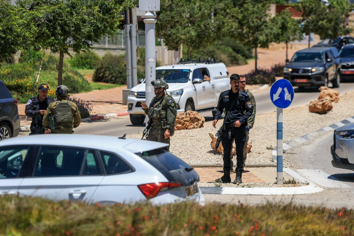 Gunman kills one and wounds five in several drive-by attacks