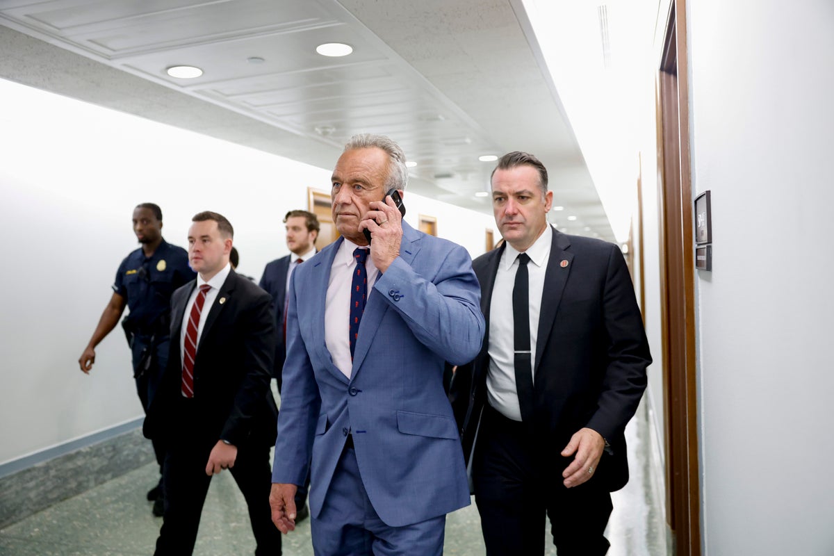RFK Jr is ‘checked out’ and scrolls his phone despite global