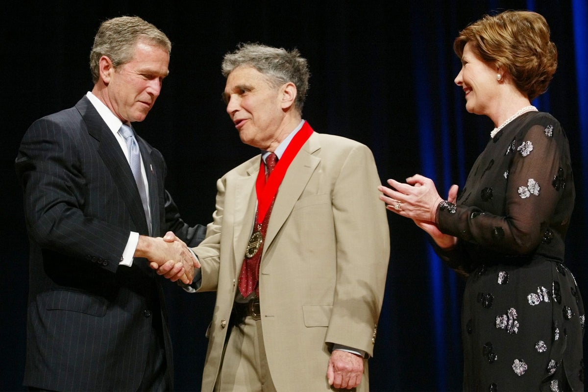 Psychiatrist Robert Coles, Pulitzer Prize-winning author who