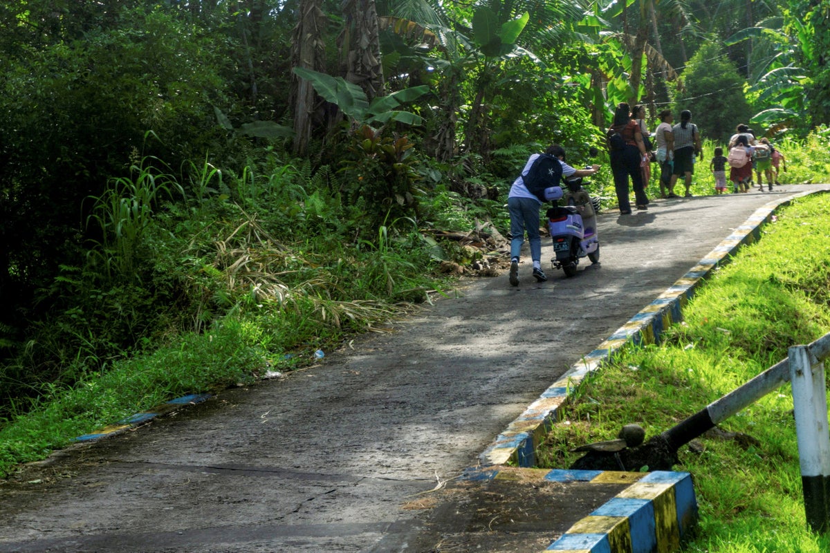 Bulletin AM briefing: Earthquake rocks Philippines and Denma