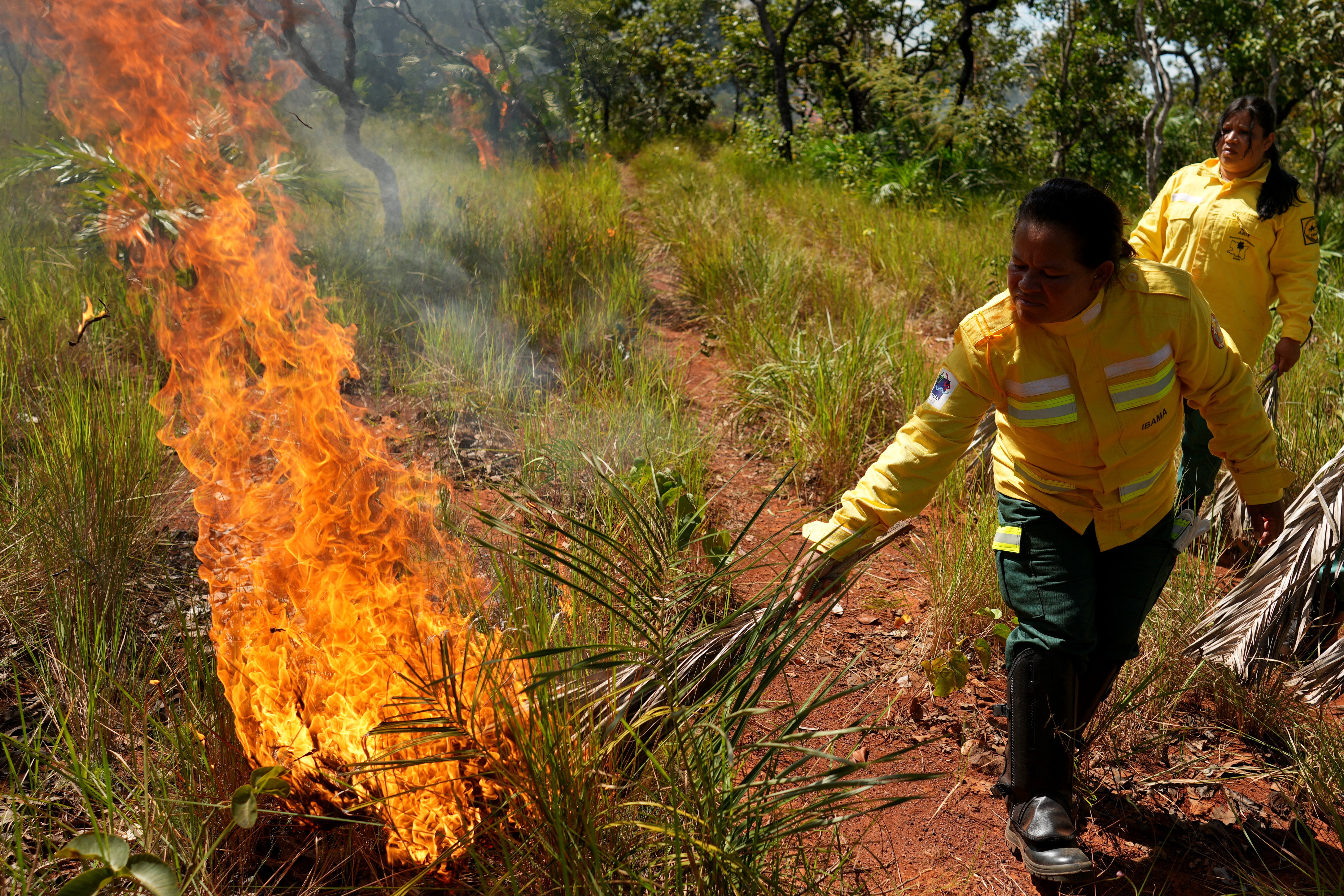 BRASIL-INDÍGENAS-COMBATE DE INCENDIOS