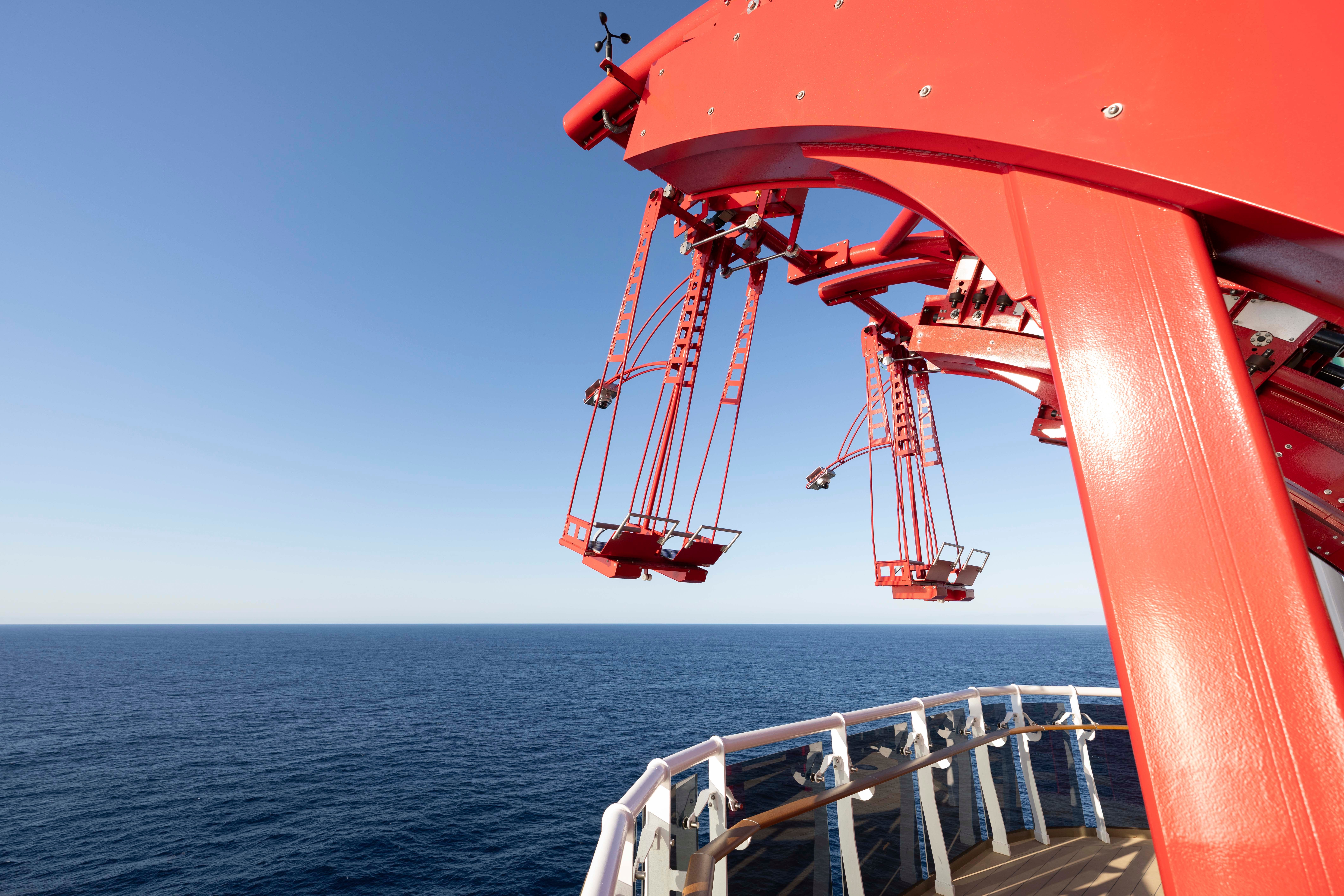 The Cliffhanger will let guests swing over the side of the ship