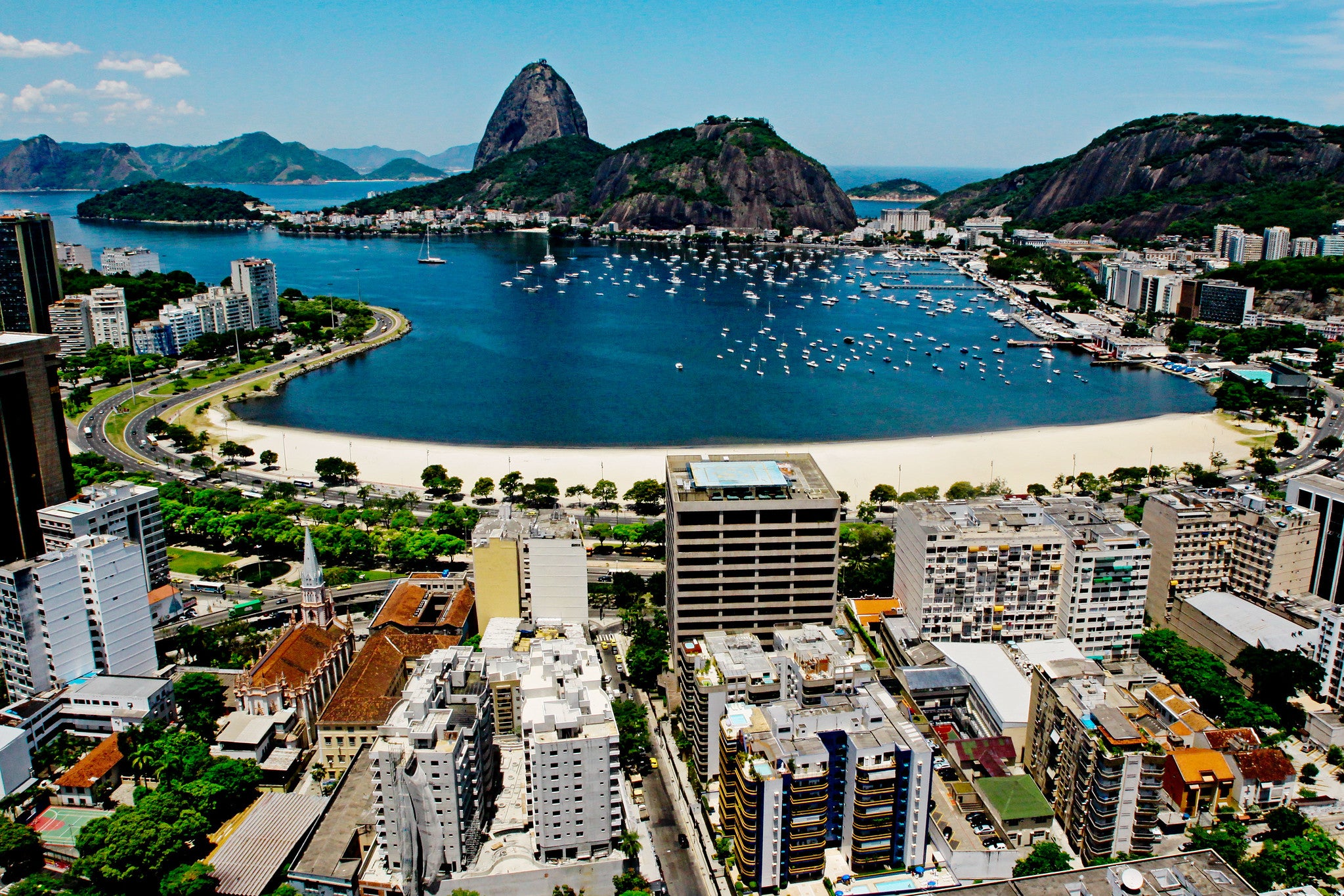 Botafogo rewards visitors with legendary nightlife and authentic food (Flickr/Pedro Kirilos/RIotur)