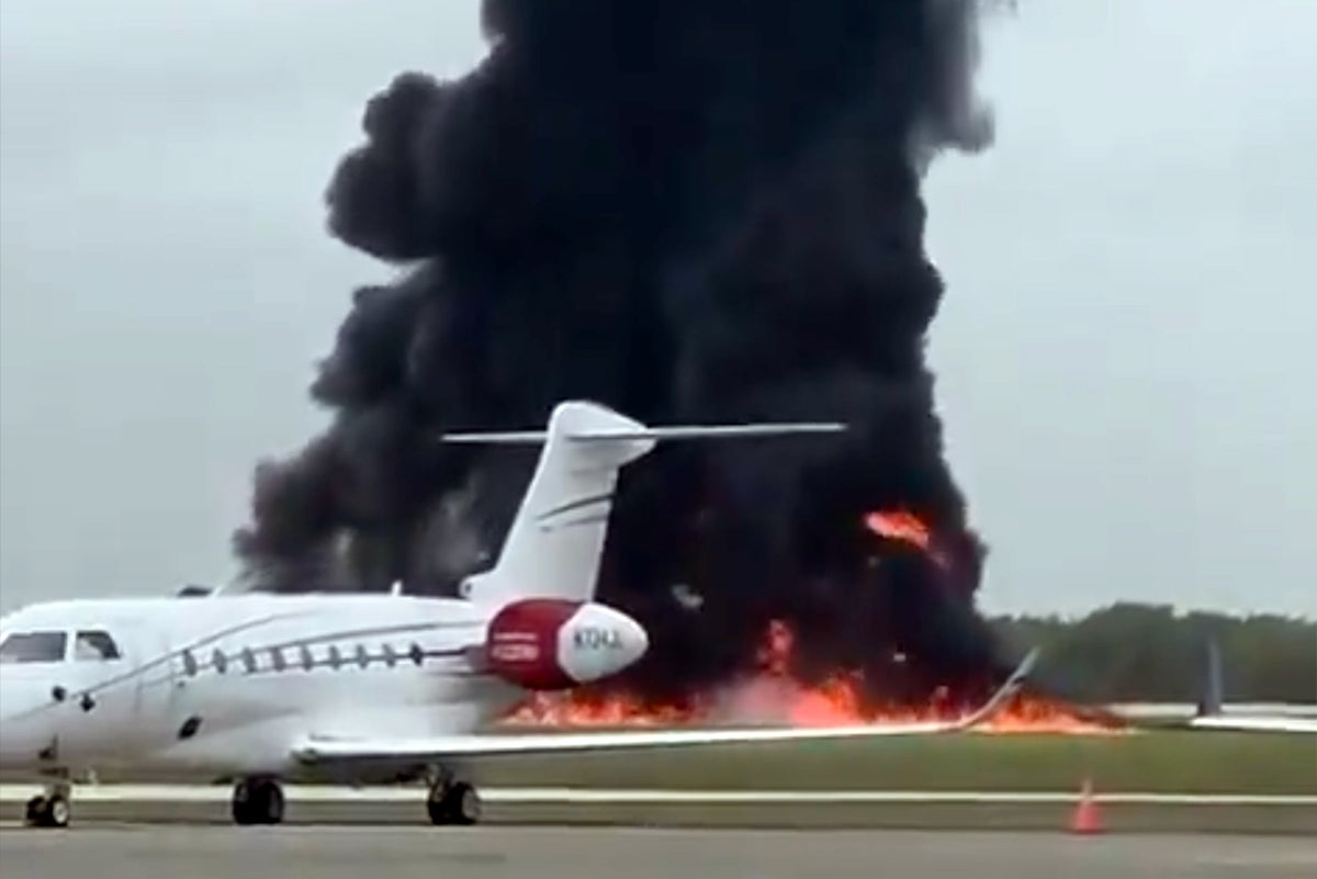 Two killed as US Gulfstream jet crashes in huge fireball en 