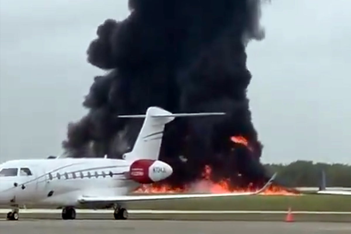 Two killed as US Gulfstream jet crashes in huge fireball en route to Texas – UK Times Two killed as US Gulfstream jet crashes in huge fireball en route to Texas – UK Times