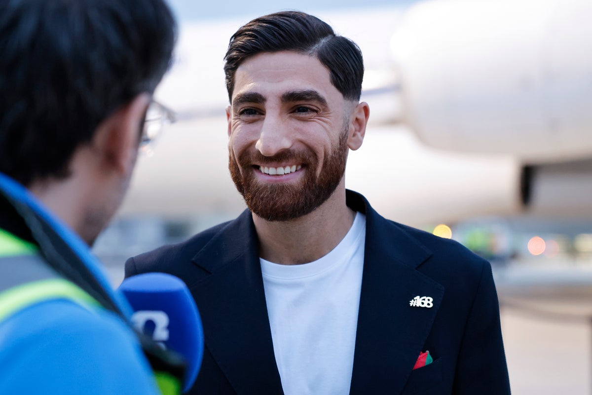 Iran’s World Cup players wear #168 lapel pins as they arrive in Mexico – UK Times Iran’s World Cup players wear #168 lapel pins as they arrive in Mexico – UK Times