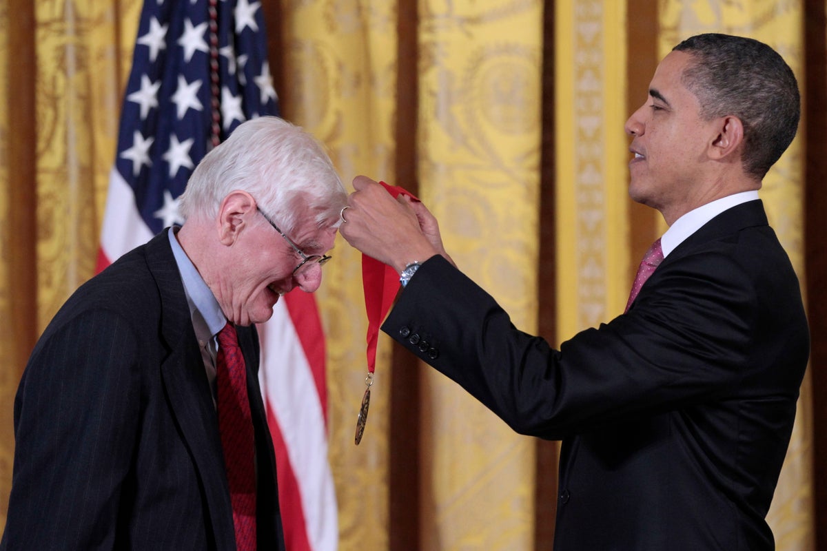 Gordon S. Wood dead: Pulitzer Prize-winning author dies after being hit by car in parking lot – UK Times Gordon S. Wood dead: Pulitzer Prize-winning author dies after being hit by car in parking lot – UK Times