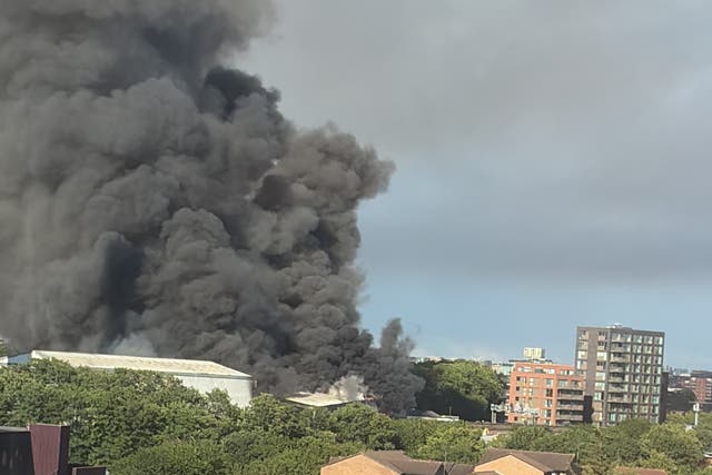 100 firefighters called to huge blaze in southeast London