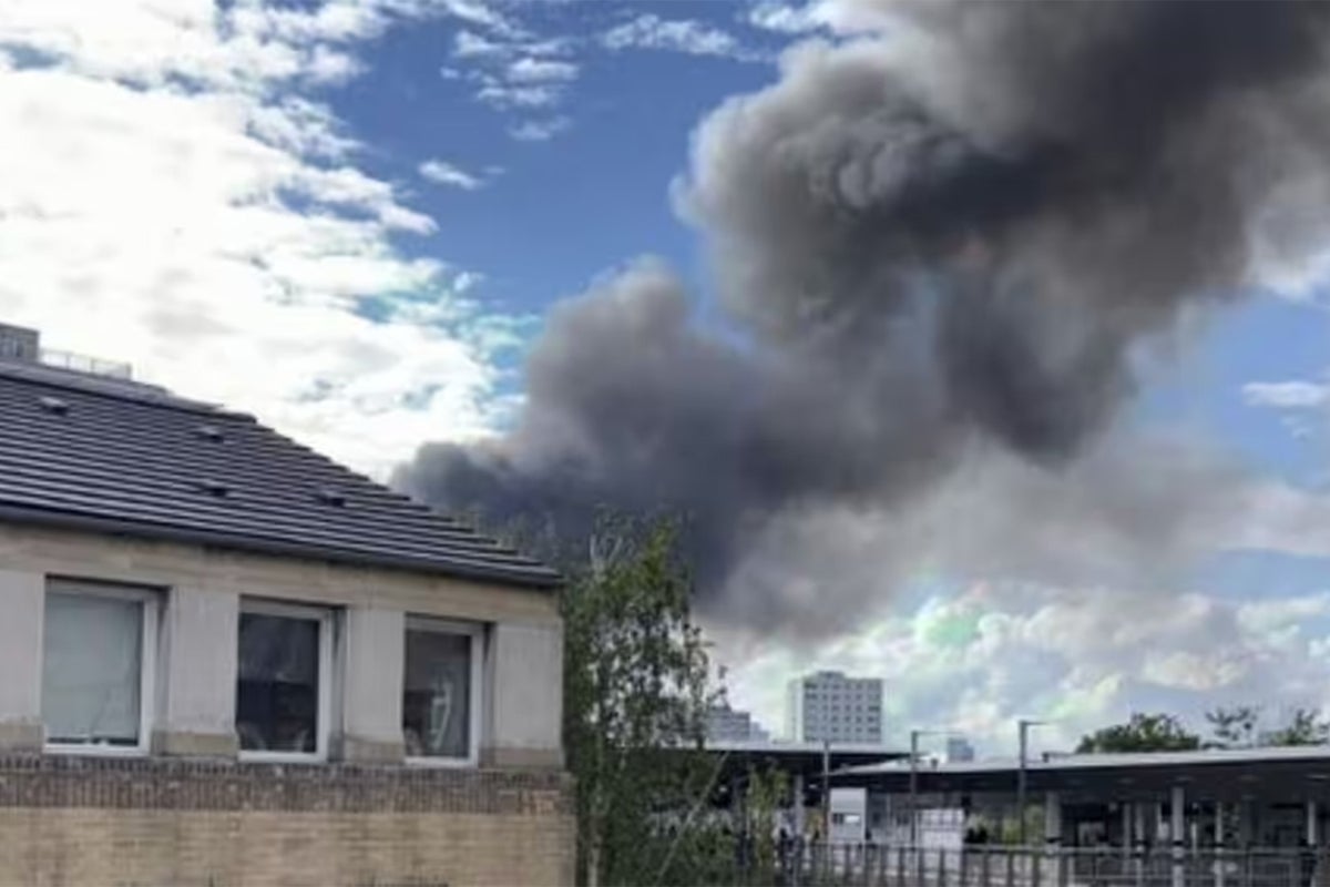 Bermondsey fire: 100 firefighters called to huge b
