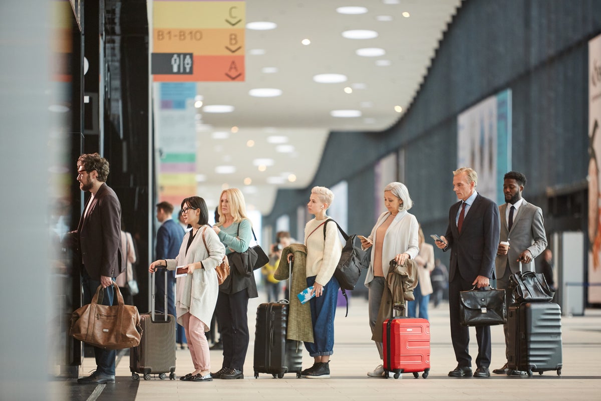 British travellers told to prepare for six-hour airport queu