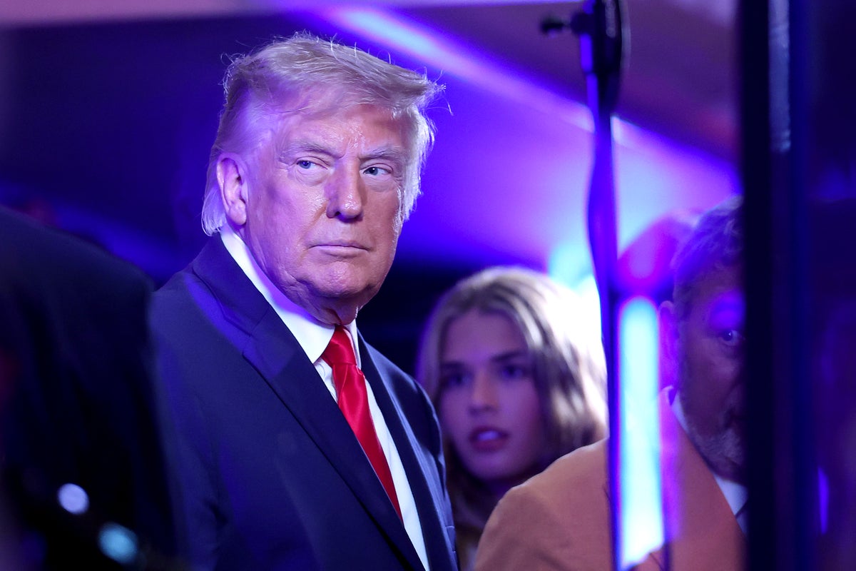 Crowd boos Trump during national anthem as he watc