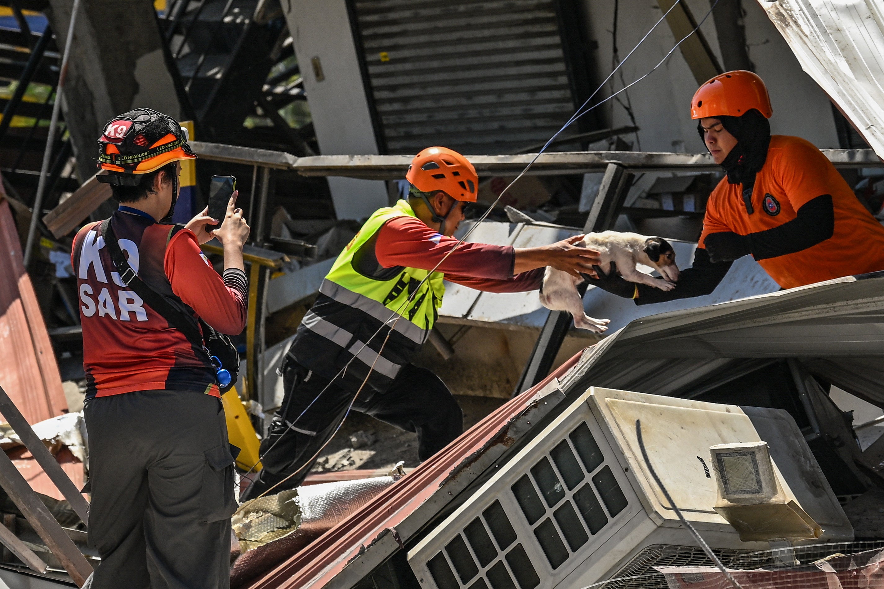 Rescue at the site of a collapsed building in General Santos City on 9 June 2026