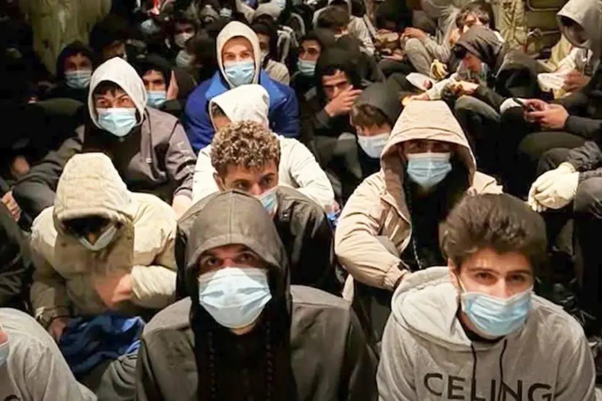 Hundreds of migrants heading for UK ‘kidnapped, to