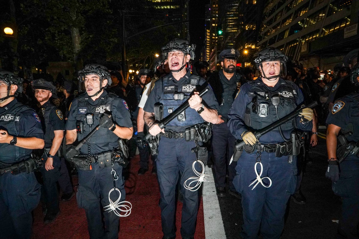 Knicks watch party descends into chaos as NYPD cops pepper s