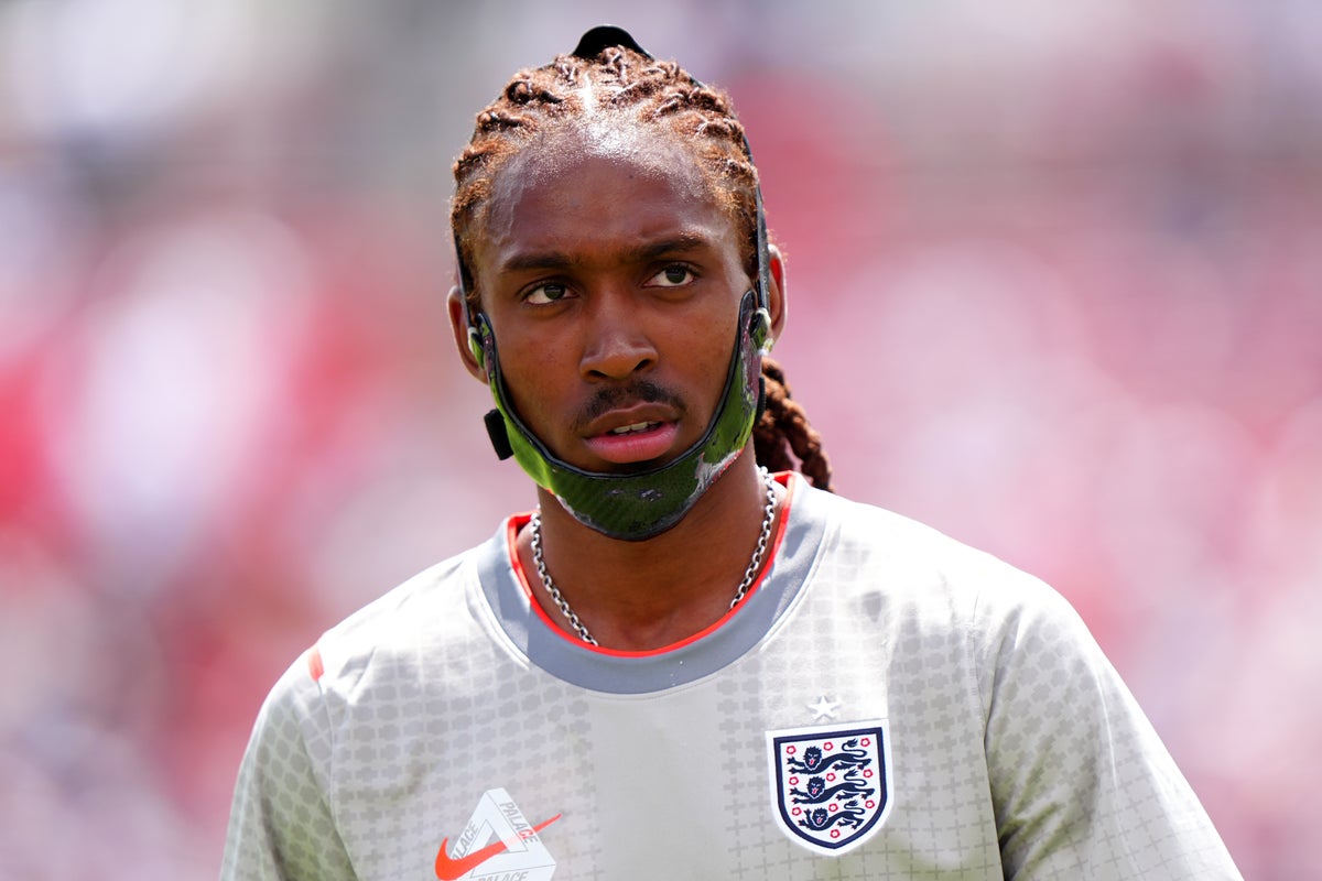 England defender to wear face mask during the Worl