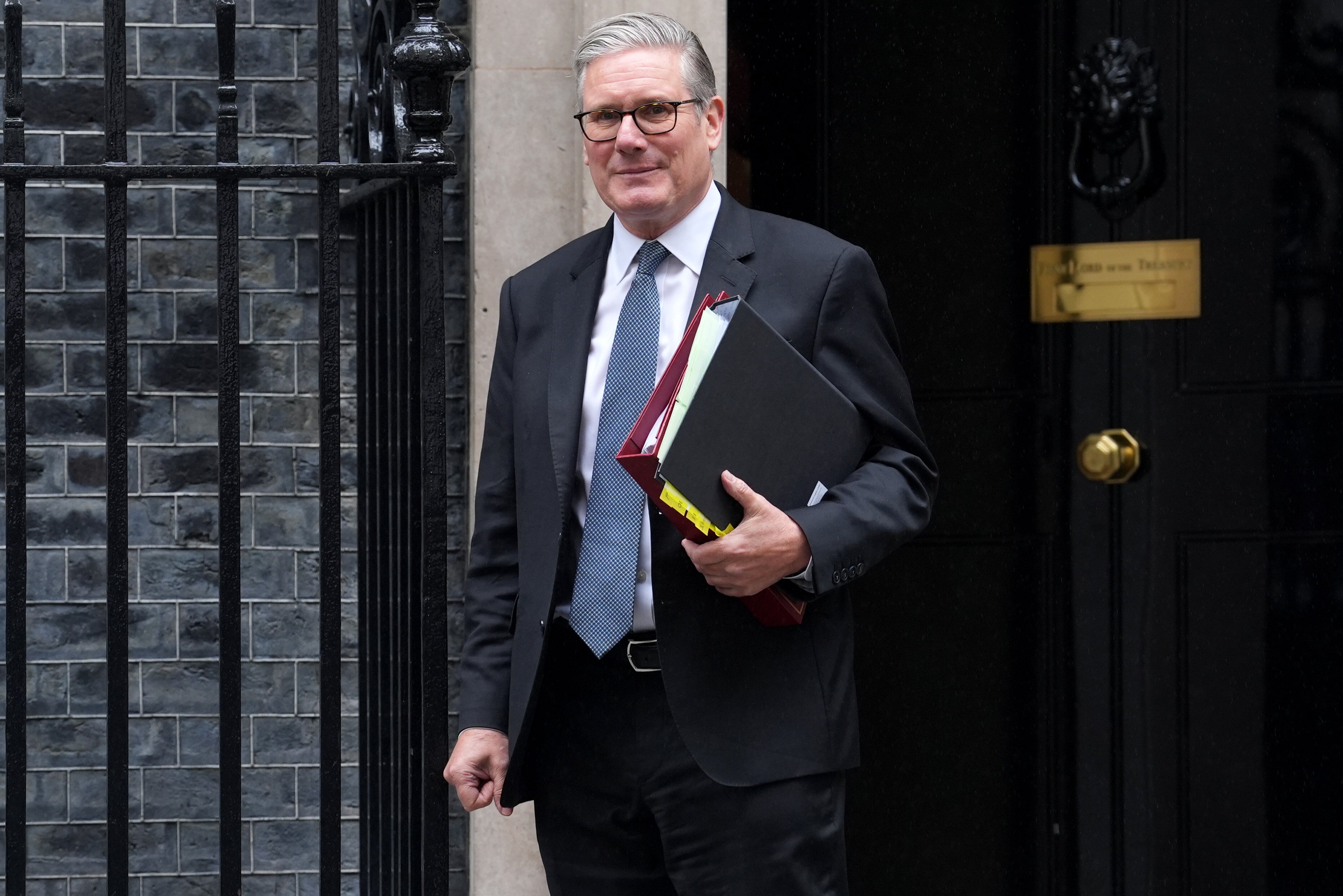 Among those offering support are his long-time colleague Kirsty Lang, singer Annie Lennox, and Prime Minister Sir Keir Starmer, who hailed Snow as a ‘true giant in journalism’