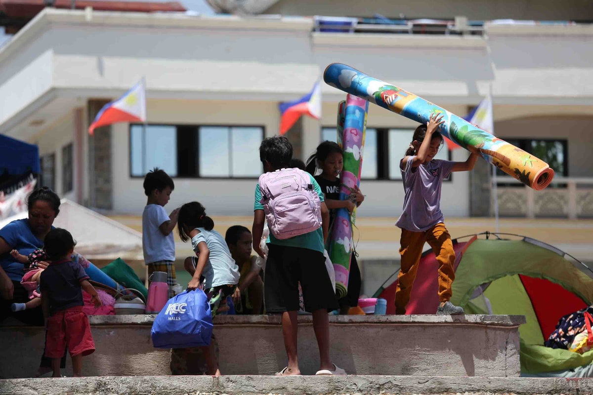Aftershocks complicate Philippine recovery from quake that k