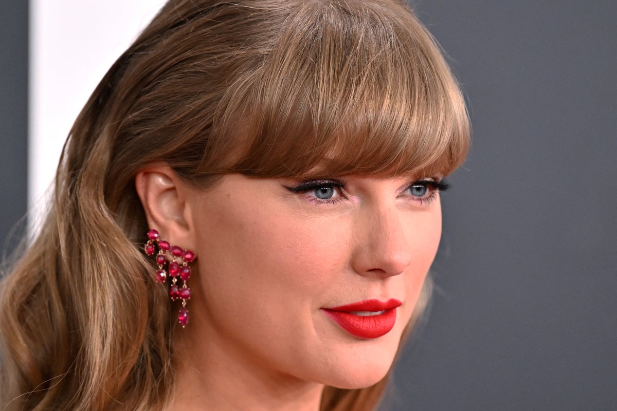 Taylor Swift delights Toy Story 5 premiere with surprise due