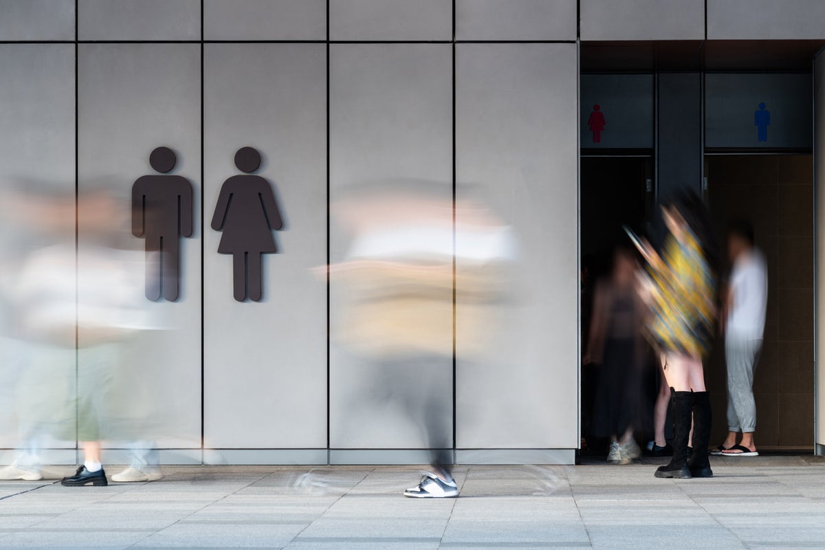 I’m a microbiologist. Here’s the truth about germs on public