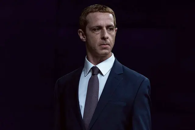 Jeremy Strong sucederá a Jesse Eisenberg en el papel de Mark Zuckerberg en 'The Social Reckoning'.