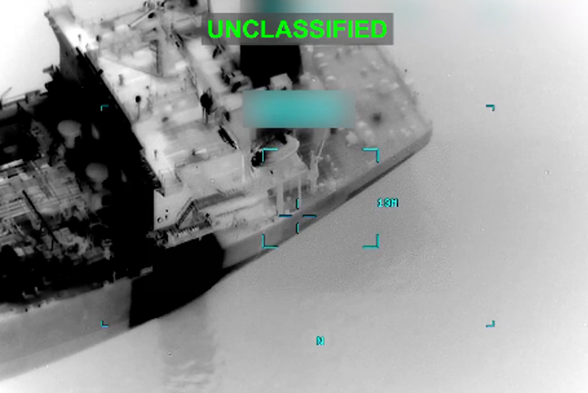 US military fires on tanker trying to transport oil from Ira