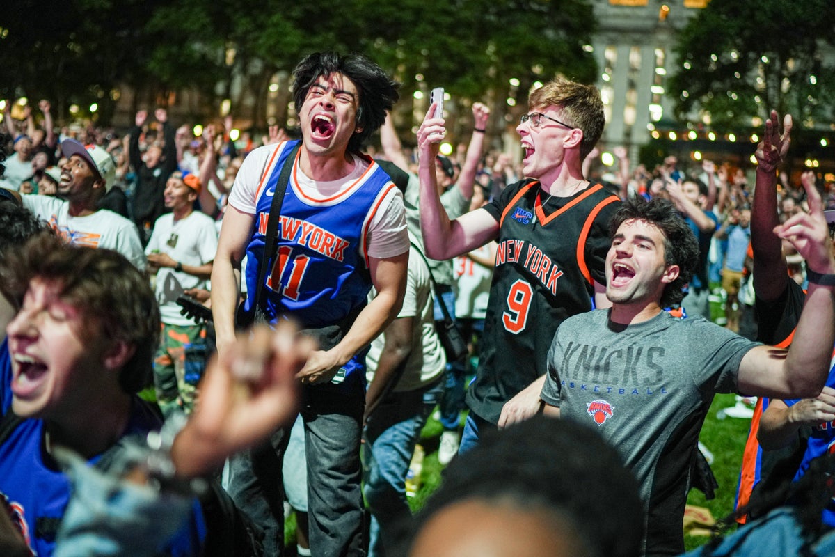 Knicks fans burning sage outside MSG ahead of Game 4 to purg