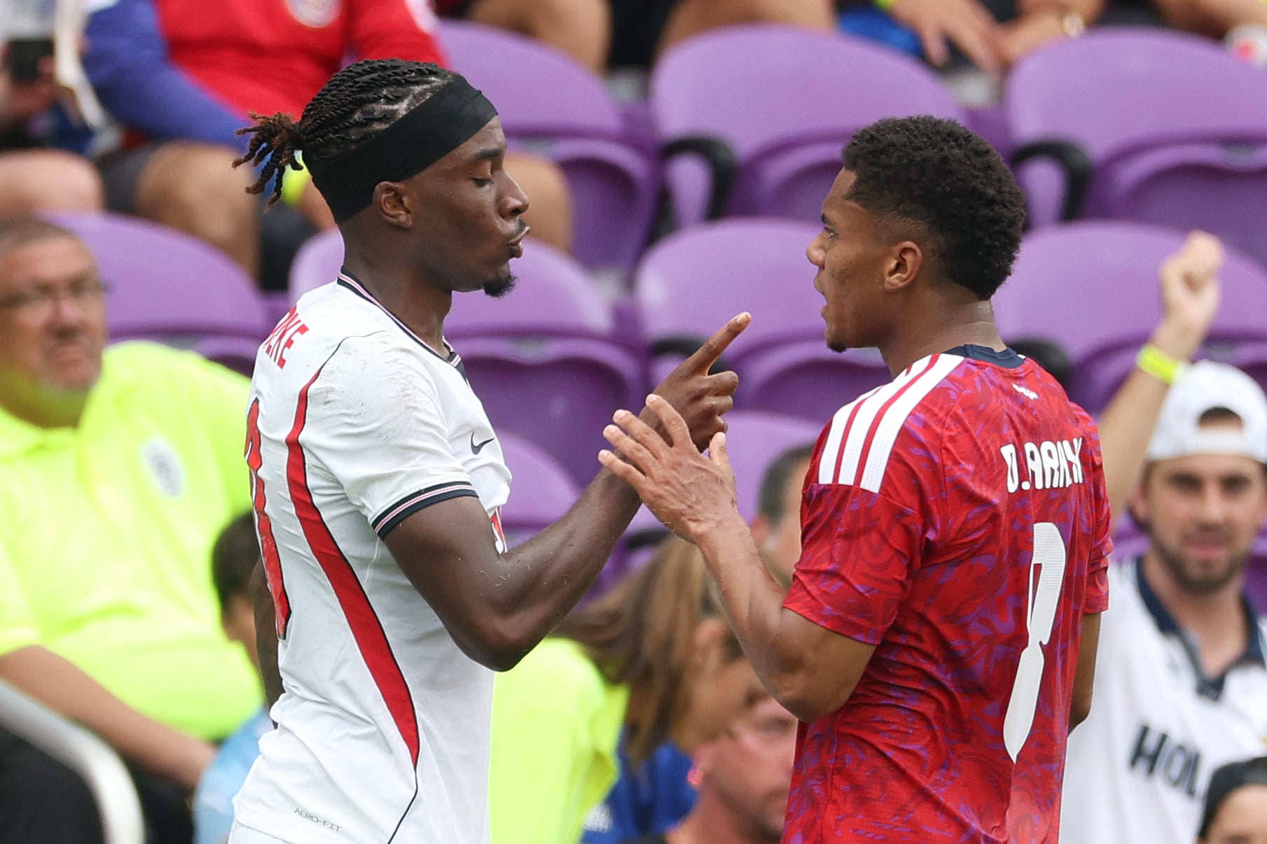 Madueke and Araya exchange views. (Getty Images)