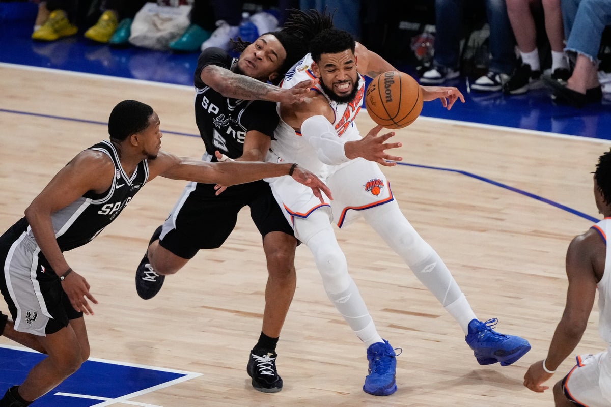 Knicks stun Spurs with record-breaking comeback to go 3-1 up