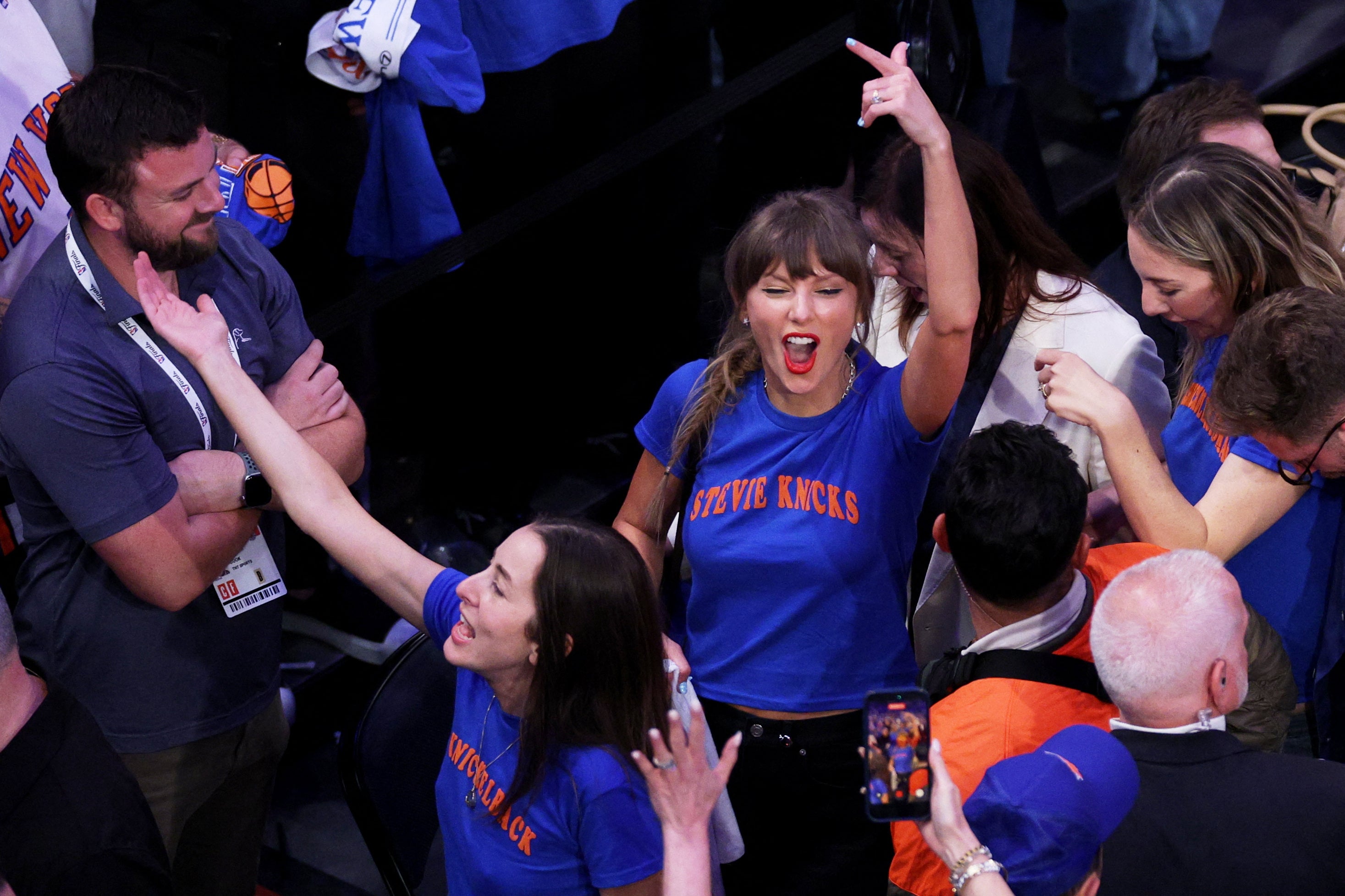 Taylor Swift celebrates with Alana Haim and Este Haim after game