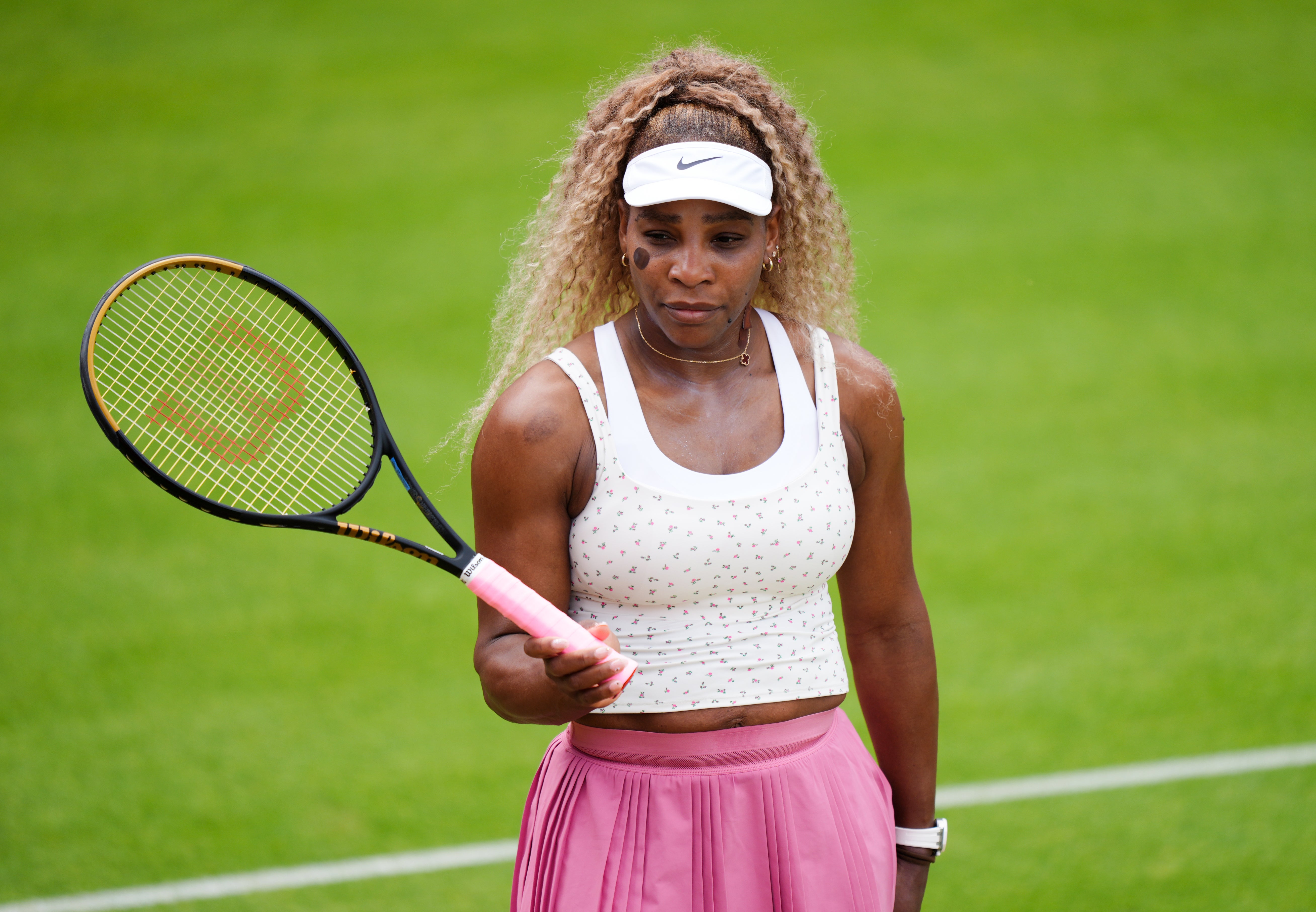 Serena Williams&rsquo; tennis comeback ends early with injury heartbreak at Queen&rsquo;s