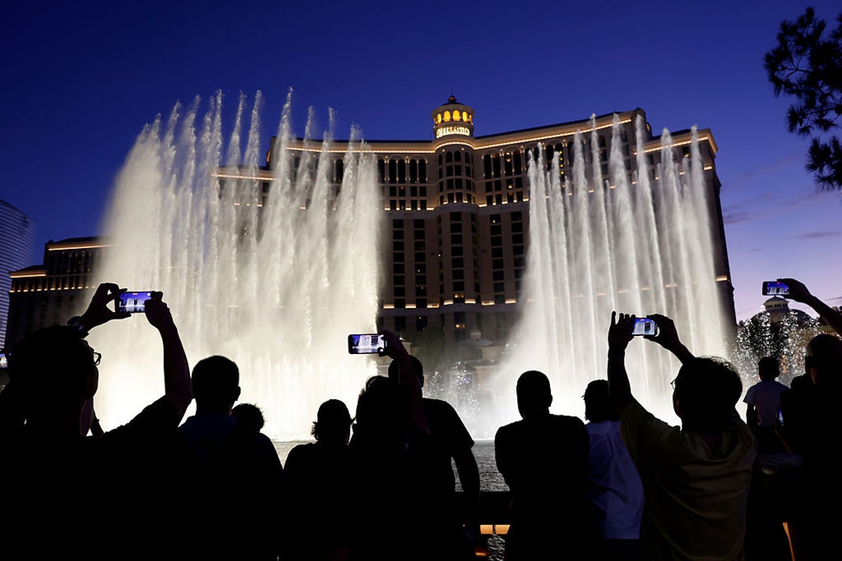 Last-minute hotel bookings on this day of the week