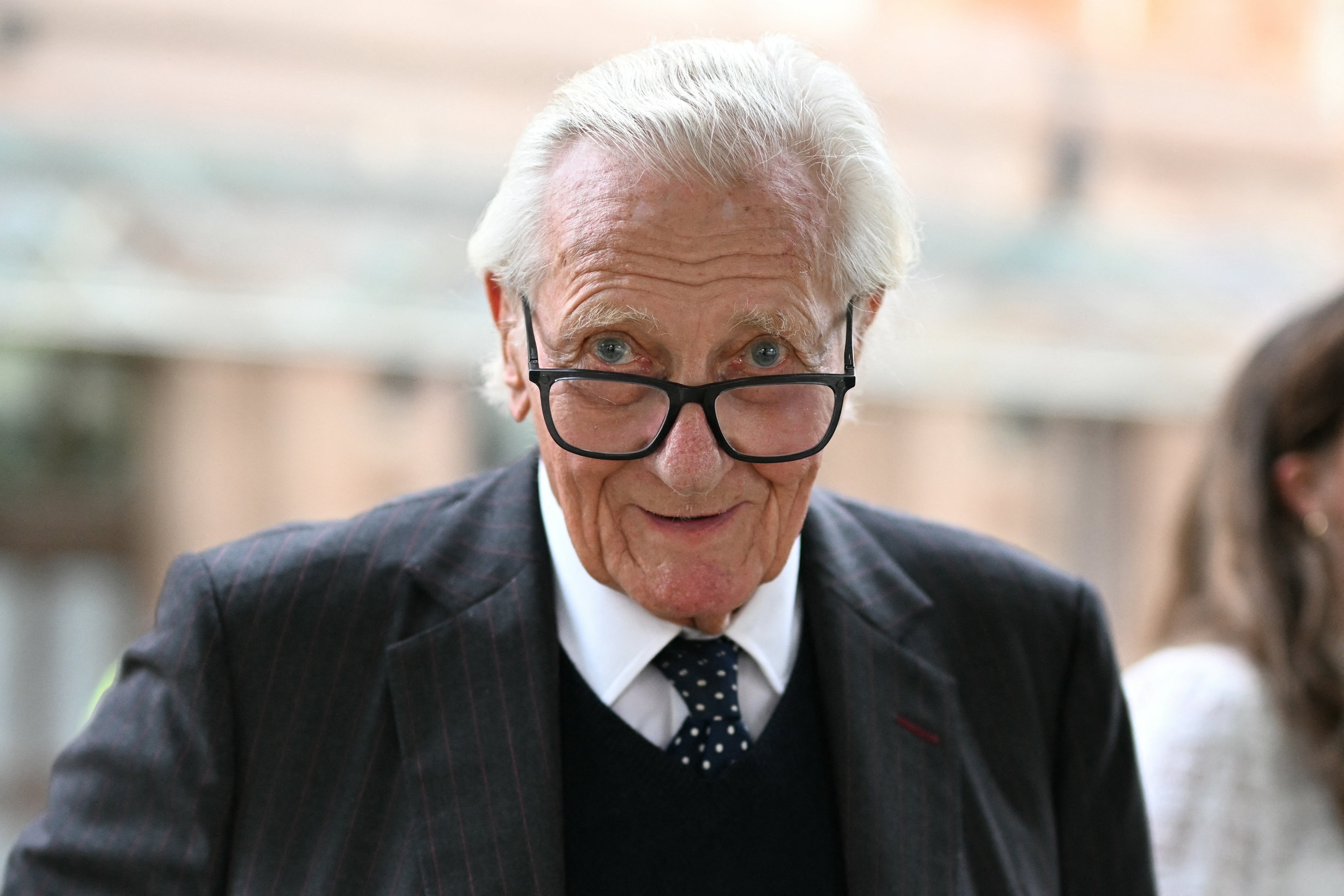 Conservative peer Michael Heseltine says Farage and Johnson’s claims about Brexit were ‘a con’
