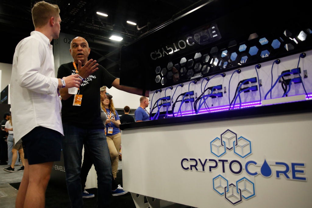 Commercial tech salespeople have an average starting salary of $99,069, and it rises to $112,528 after five years. Newcomers to the role start as a sales development representative position and then peak as an account executive